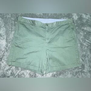 LL Bean Favorite Fit Chino Shorts Women’s Size 18 Reg Green